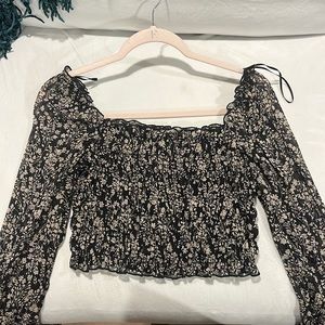 Long sleeve cropped top.